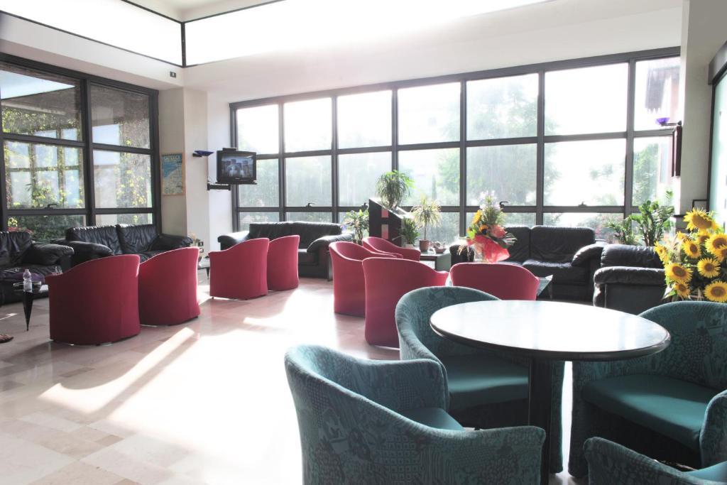 Hotel Acropolis Католика Екстериор снимка