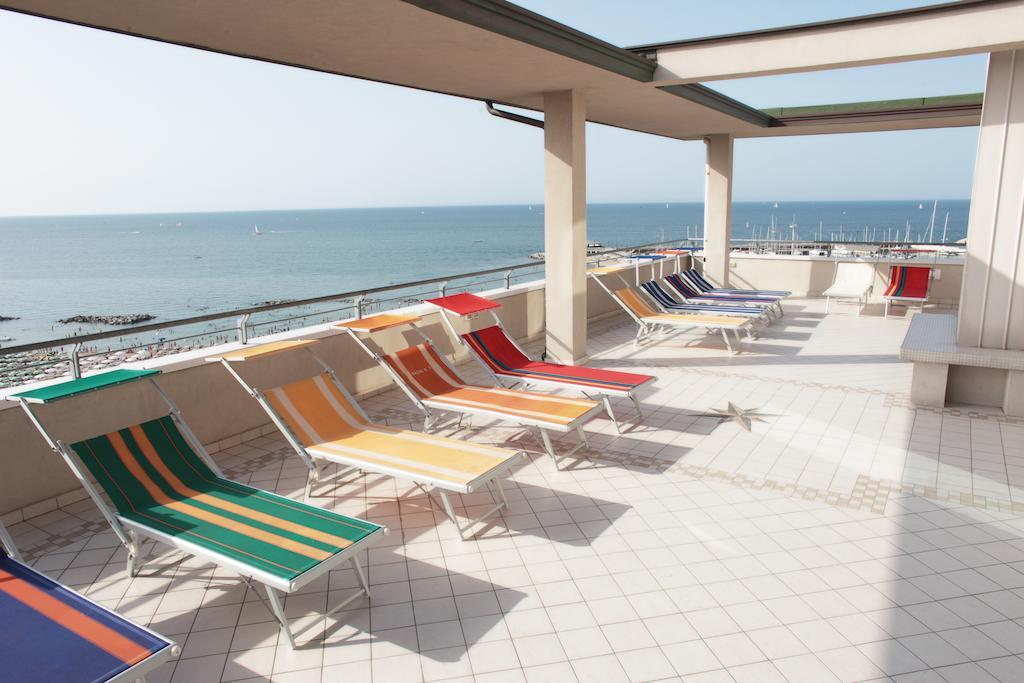Hotel Acropolis Католика Екстериор снимка